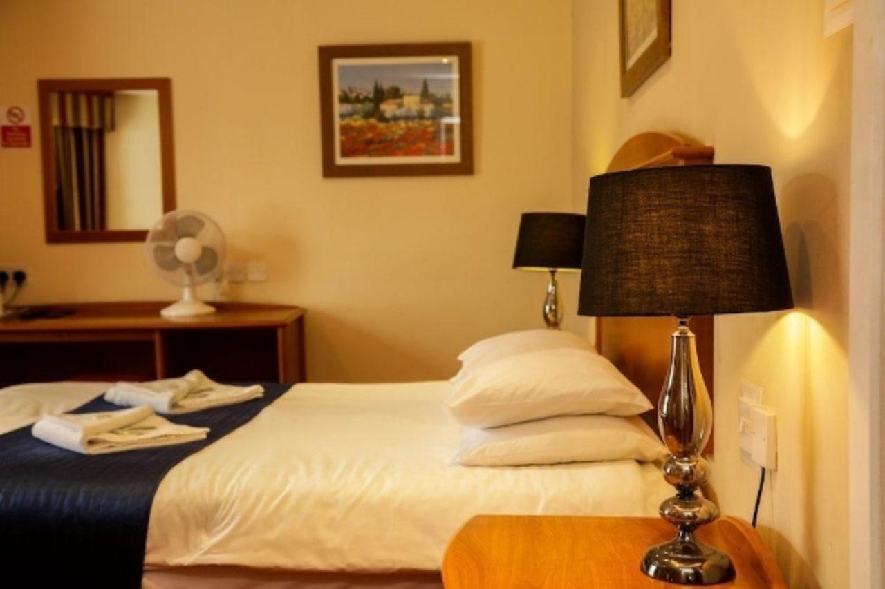 Chesters Hotel & Restaurant Salford  Eksteriør bilde